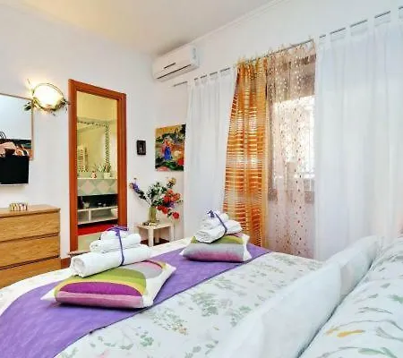 The Nest * Roma